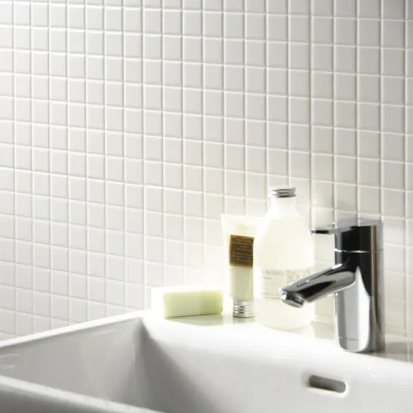 Pixel White Square Gloss 300x300 (Price Per sheet) Tiles